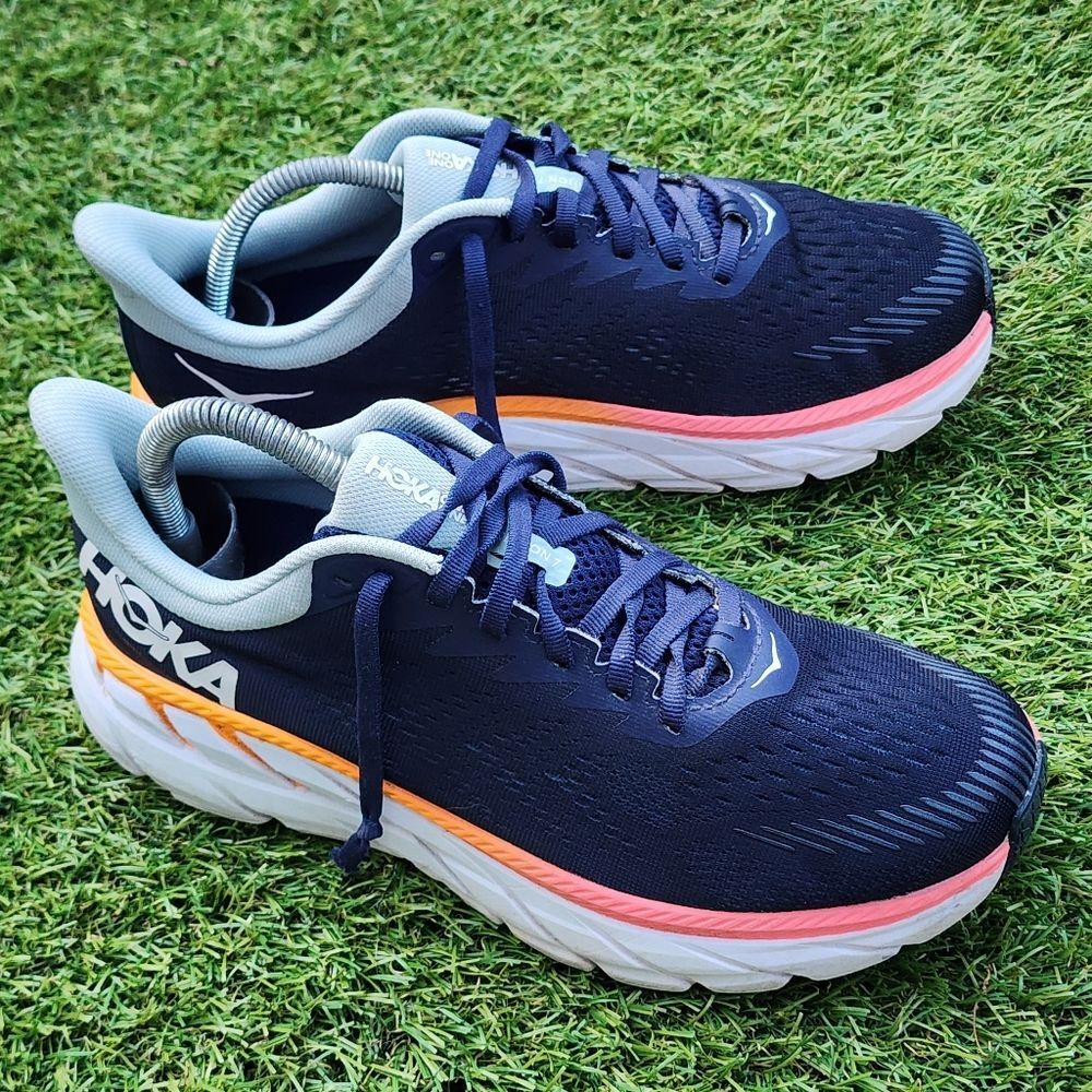HOKA CLIFTON 7 - Womens Athletic Shoes - SIZE 7.5D WIDE ***Please See Pictures**